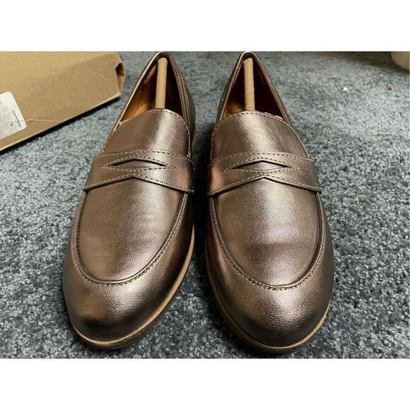 Brand New Clarks Women’s 5 Trish Rose Gold Metallic Loafer Dress Shoe With Box - Picture 1 of 9